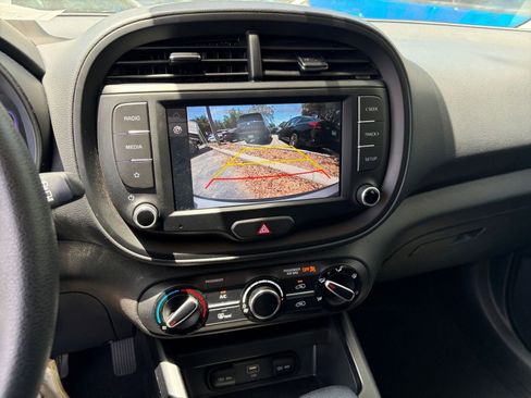 Used 2025 Kia Soul LX w/ LX Technology Package FWD image 22
