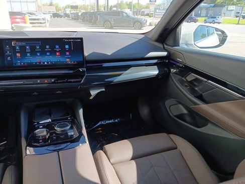 New 2025 BMW 530i xDrive w/ Premium Package image 13