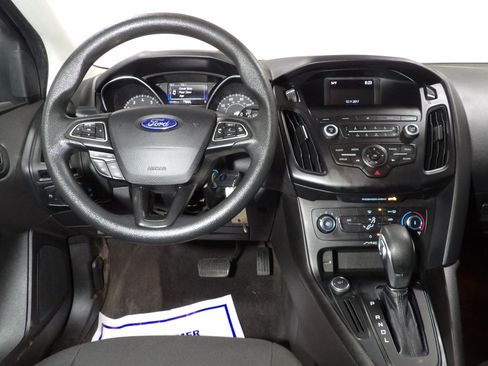 Used 2018 Ford Focus SE FWD image 10