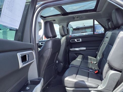 Used 2021 Ford Explorer XLT w/ Equipment Group 202A image 16