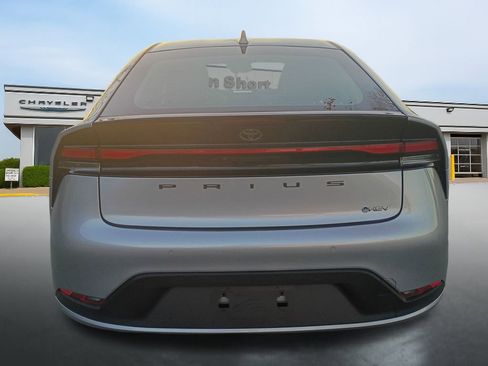 Used 2025 Toyota Prius LE image 6