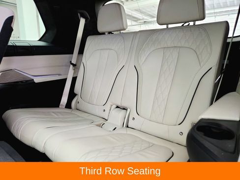 Used 2021 BMW X7 M50i w/ Dynamic Handling Package AWD/4WD image 28