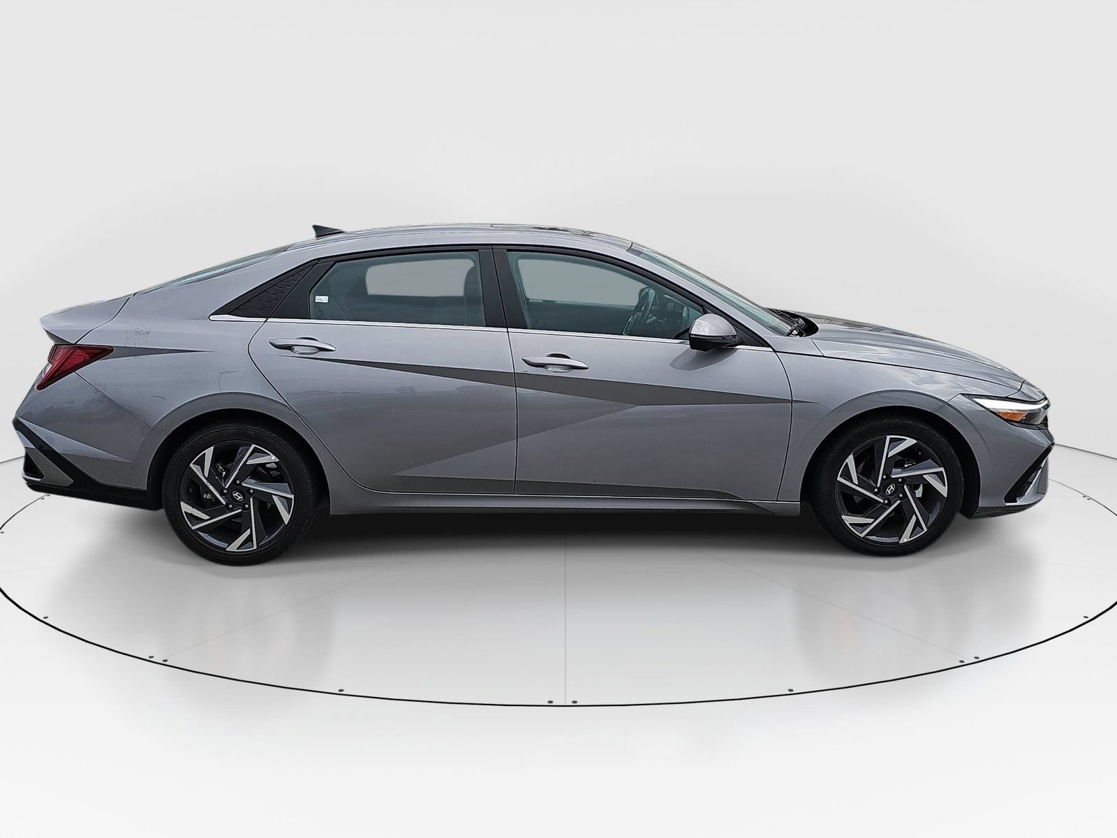 Used 2024 Hyundai Elantra Limited FWD image 4