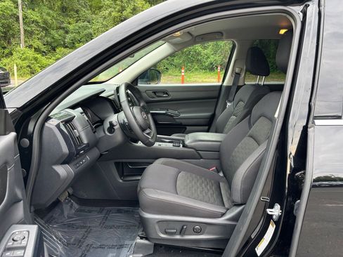 Used 2025 Nissan Pathfinder SV AWD/4WD image 29