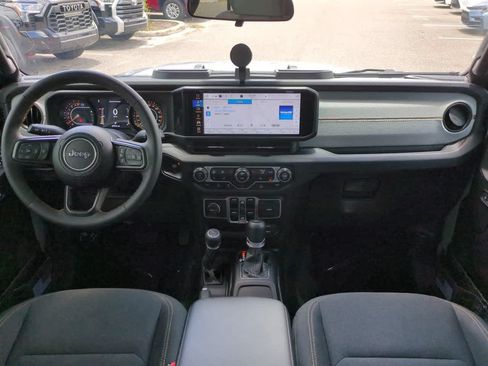 Used 2024 Jeep Gladiator Sport AWD/4WD image 14