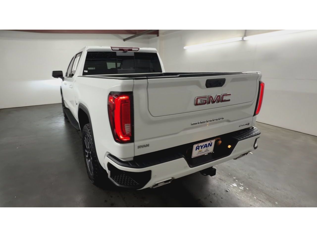 Certified 2025 GMC Sierra 1500 AT4 w/ AT4 Premium Package AWD/4WD image 7