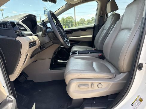 Used 2023 Honda Odyssey Touring image 12