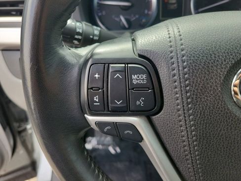 Used 2019 Toyota Highlander XLE image 28