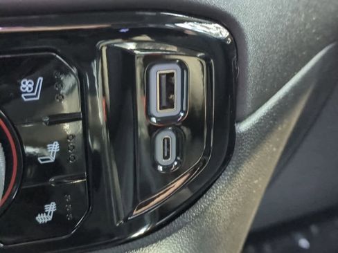 Used 2025 Chevrolet Silverado 1500 LTZ w/ LTZ Premium Package image 33