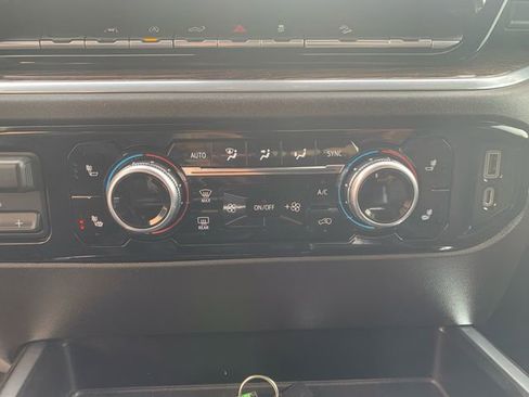 Used 2022 GMC Sierra 1500 Elevation image 28