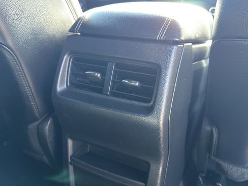 Used 2022 Ford Edge ST image 17