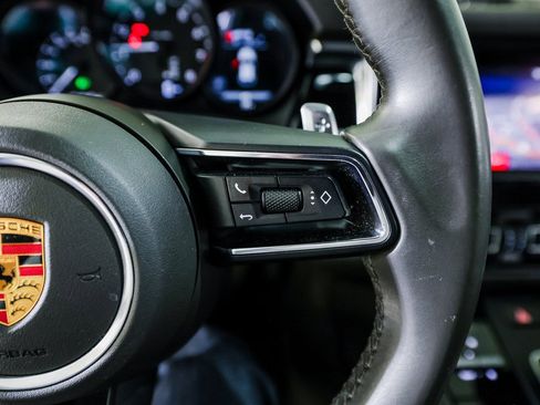 Certified 2022 Porsche Macan image 16