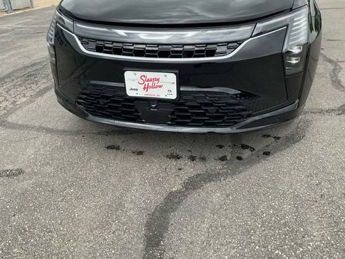 New 2027 Chrysler Pacifica Limited AWD/4WD image 15