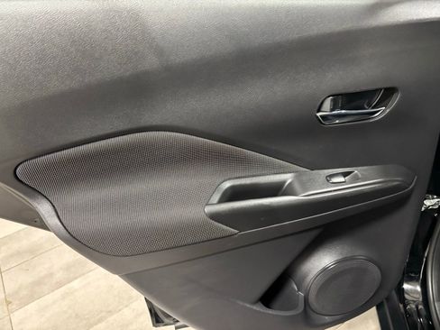 Used 2019 Nissan Kicks SV image 17