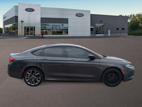 Used 2016 Chrysler 200 S w/ Comfort Group image 12