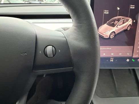 Used 2021 Tesla Model Y Long Range image 37