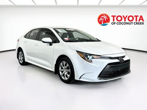 Certified 2025 Toyota Corolla LE FWD image 1