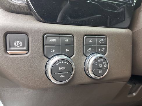 New 2026 GMC Sierra 2500 SLT w/ SLT Premium Package image 11