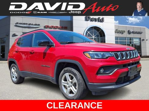 Used 2024 Jeep Compass Latitude AWD/4WD image 1