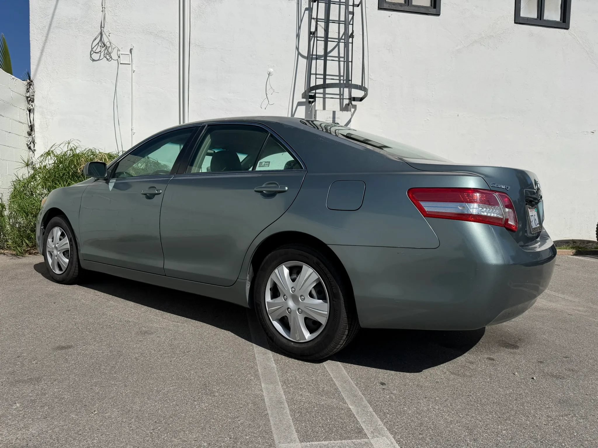 Used 2011 Toyota Camry LE FWD image 11