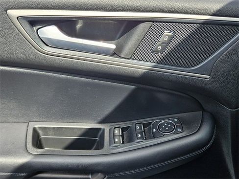 Used 2022 Ford Edge SEL w/ Convenience Package image 32