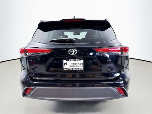 Used 2021 Toyota Highlander XLE FWD image 6