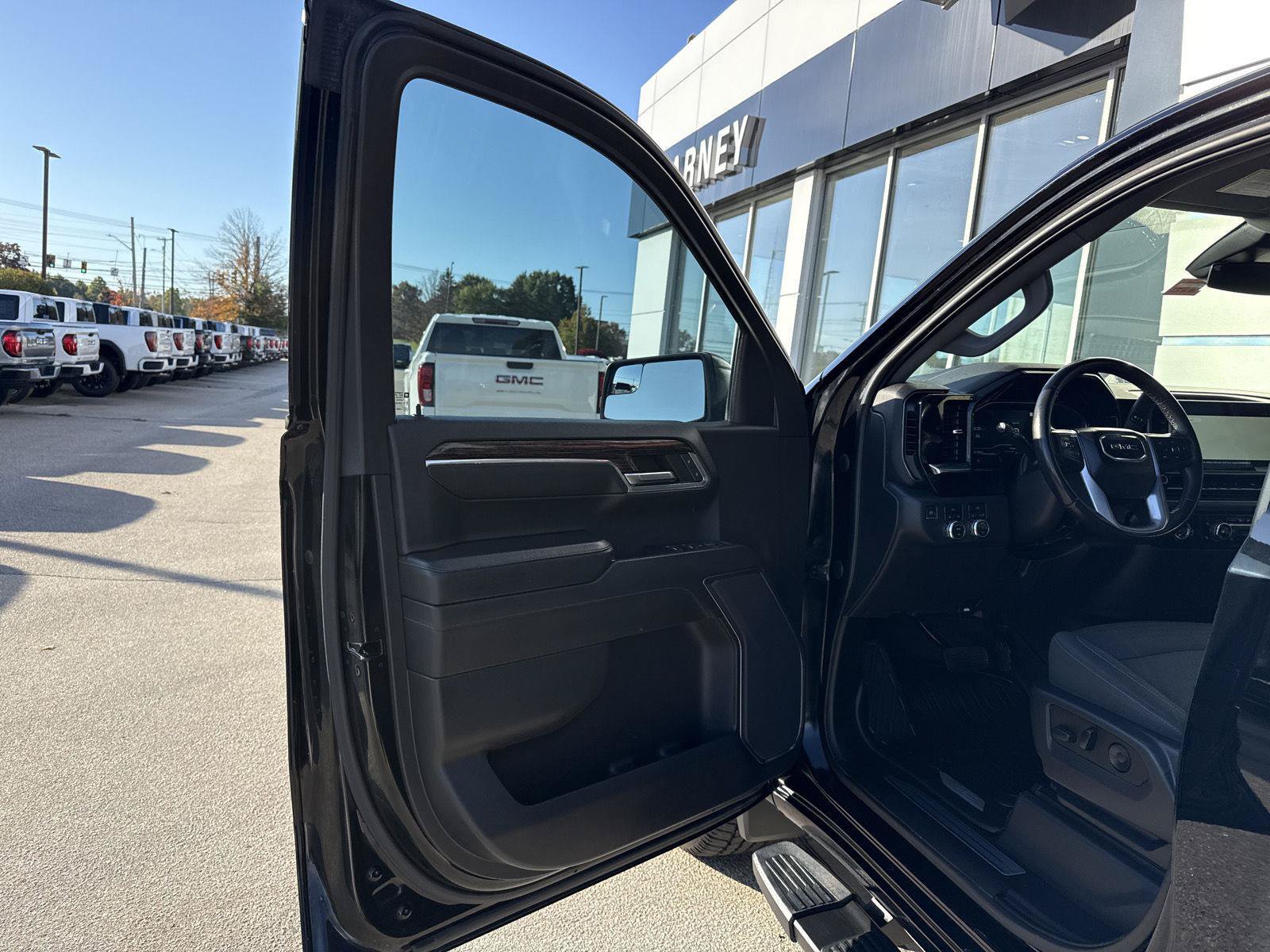 Used 2022 GMC Sierra 1500 Elevation w/ LPO, Elevation Black Package AWD/4WD image 14