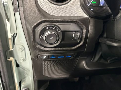 Used 2024 Jeep Wrangler Unlimited w/ Convenience Group image 18