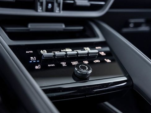 Used 2025 Porsche Macan Electric image 28