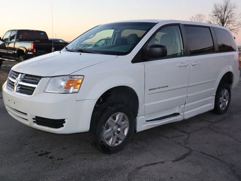 Used 2010 Dodge Grand Caravan SE w/ Climate Group image 5