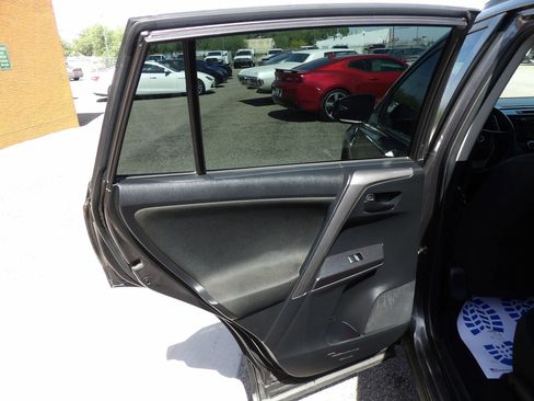 Used 2017 Toyota RAV4 LE FWD image 11