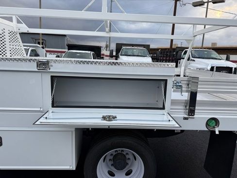 New 2025 Ford F550 4x4 SuperCab Super Duty image 14