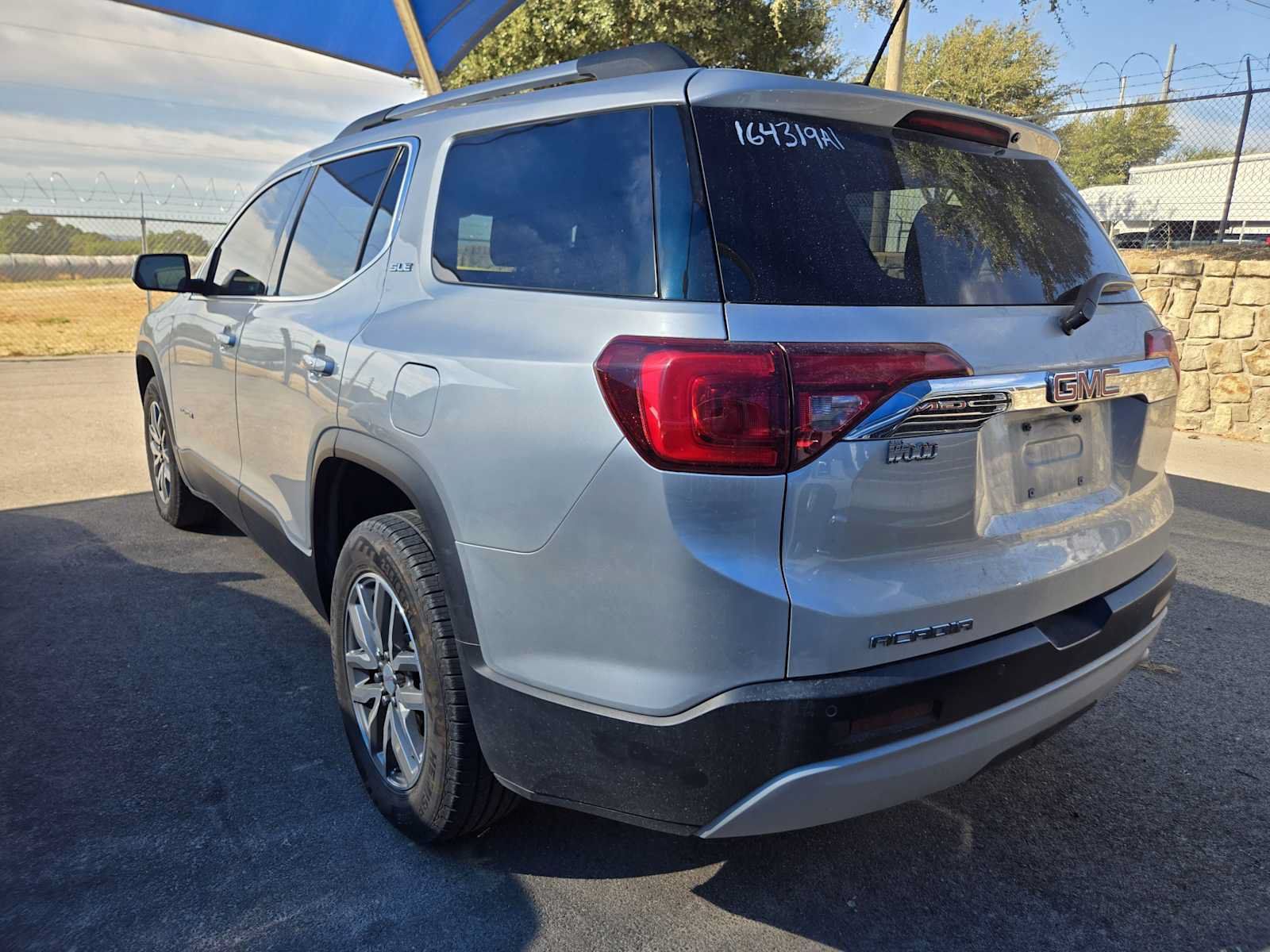 Used 2017 GMC Acadia SLE w/ Driver Alert Package I FWD image 3