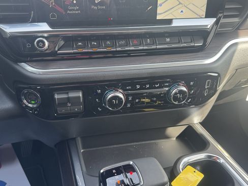 New 2026 GMC Sierra 1500 SLT image 17