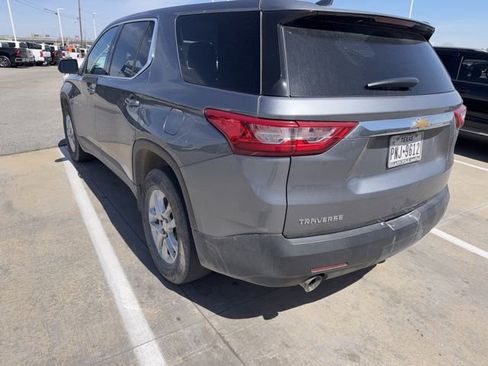 Used 2021 Chevrolet Traverse LS image 7