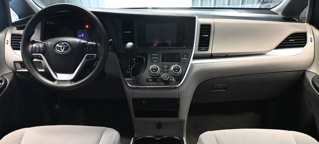 Used 2017 Toyota Sienna LE FWD image 11