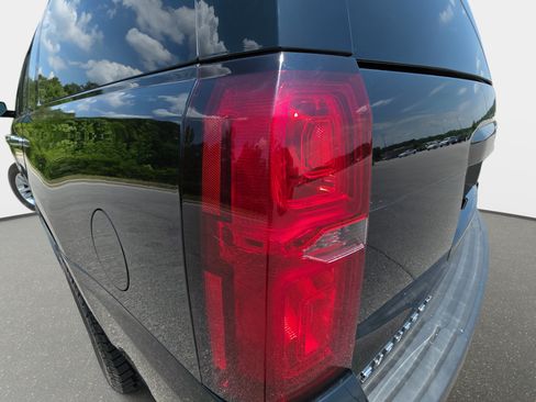 Used 2017 Chevrolet Suburban LS RWD image 35