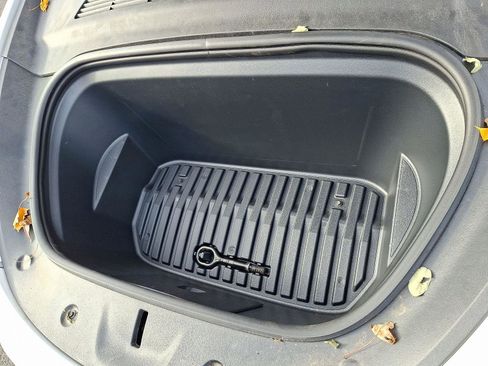 Used 2020 Tesla Model Y Performance image 29