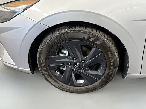Used 2023 Hyundai Elantra SEL w/ Preferred Accessory Package image 38