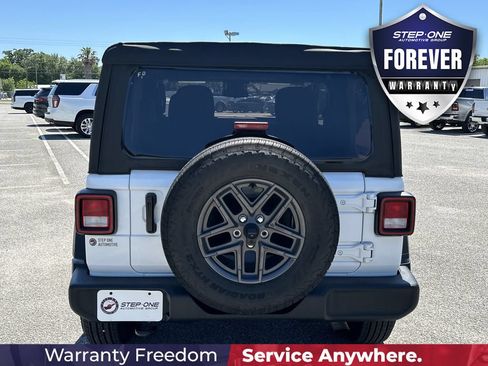 Used 2025 Jeep Wrangler Sport AWD/4WD image 6