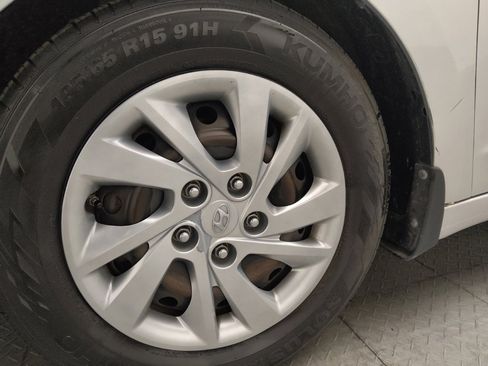 Used 2019 Hyundai Elantra SE w/ Cargo Package image 31