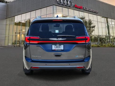 Used 2022 Chrysler Pacifica Pinnacle FWD image 3
