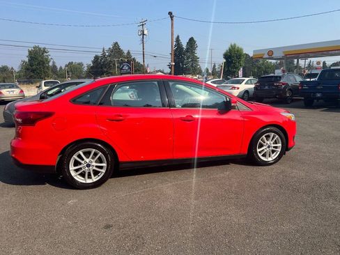 Used 2015 Ford Focus SE FWD image 29