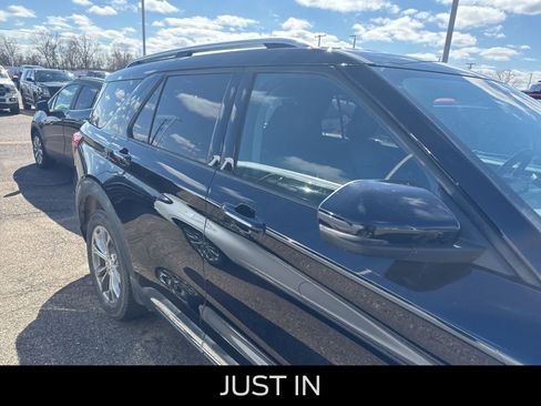 Used 2020 Ford Explorer Limited image 18