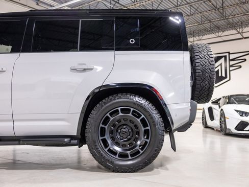 Used 2026 Land Rover Defender 110 OCTA image 17