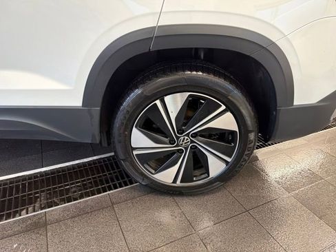 Used 2024 Volkswagen Taos SE image 42