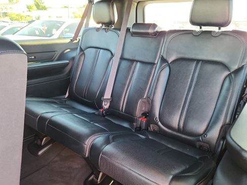 Used 2024 Jeep Wagoneer L Series II w/ Flexible Seating Group AWD/4WD image 12
