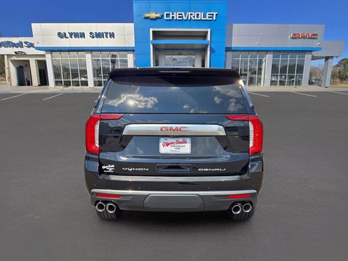 Used 2022 GMC Yukon Denali w/ Denali Premium Package image 8