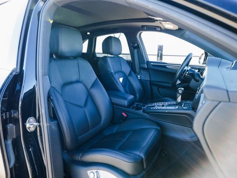 Certified 2018 Porsche Macan Sport Edition image 28