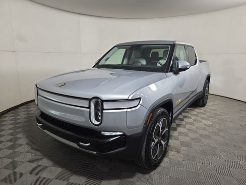 Used 2022 Rivian R1T Adventure image 1